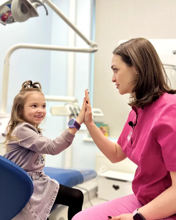 Профессиональная гигиена молочных зубов детям в Москве и Московской области