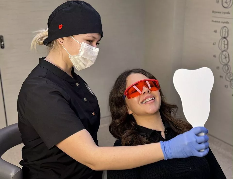 Подклейка брекета или ретейнера в Мытищах