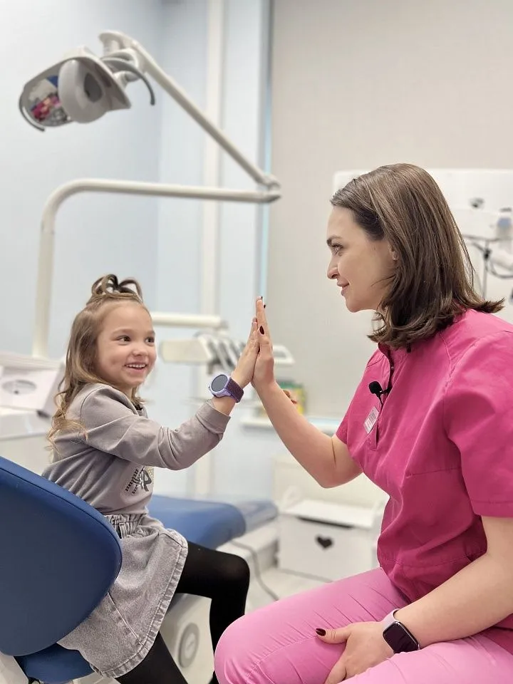 Лечение кариеса молочных (временных) зубов детям в Москве и Московской области