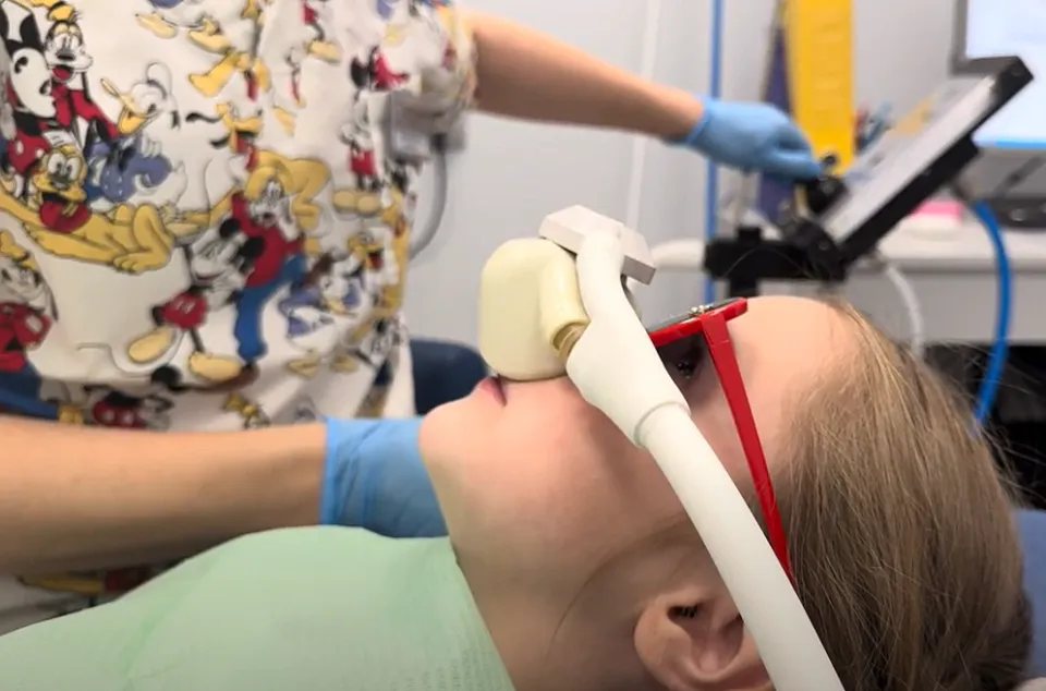 Лечение зубов детям с седацией (закись азота) в Москве и Московской области