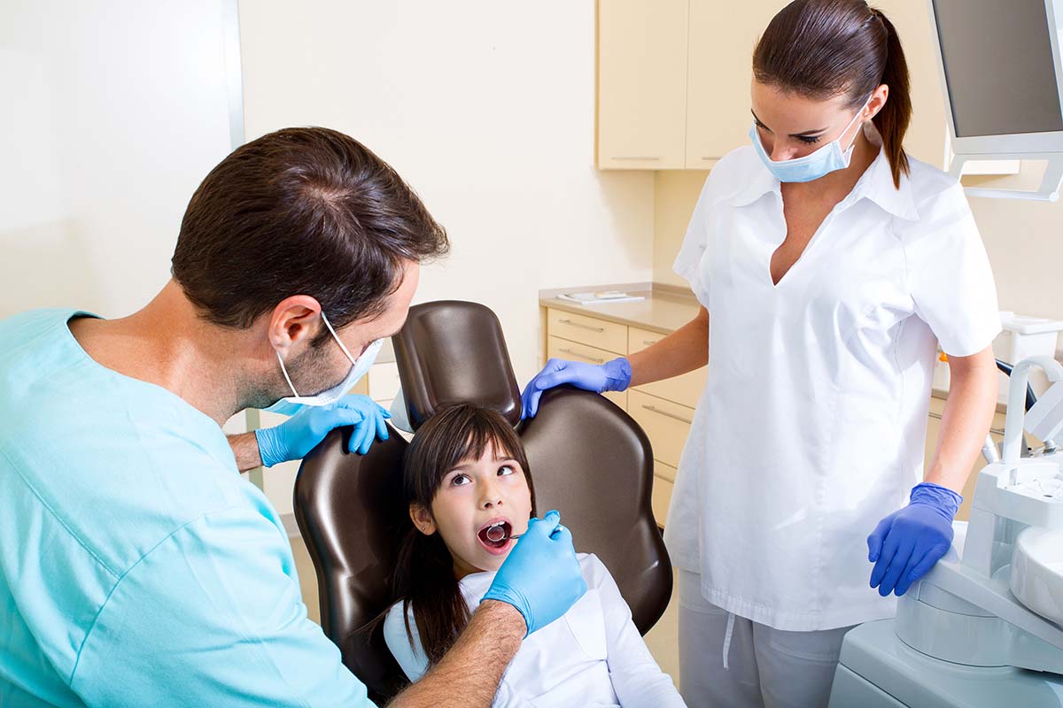 Санация полости рта: процедуры, показания, этапы проведения