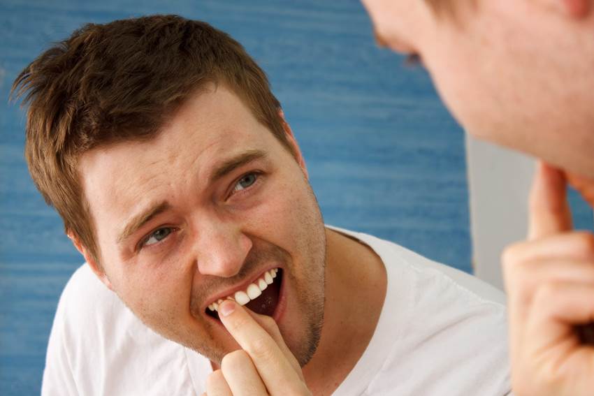 8 причин, почему выпадают зубы у взрослого человека