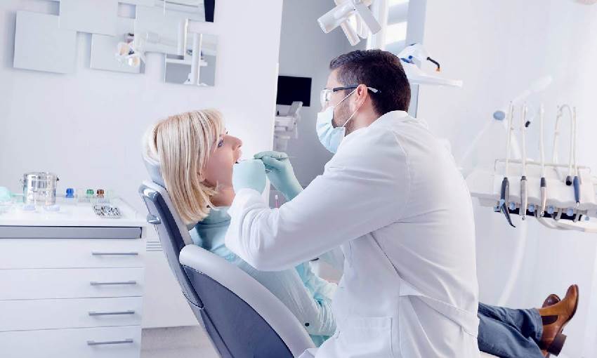 Проведение диагностики стираемости зубов