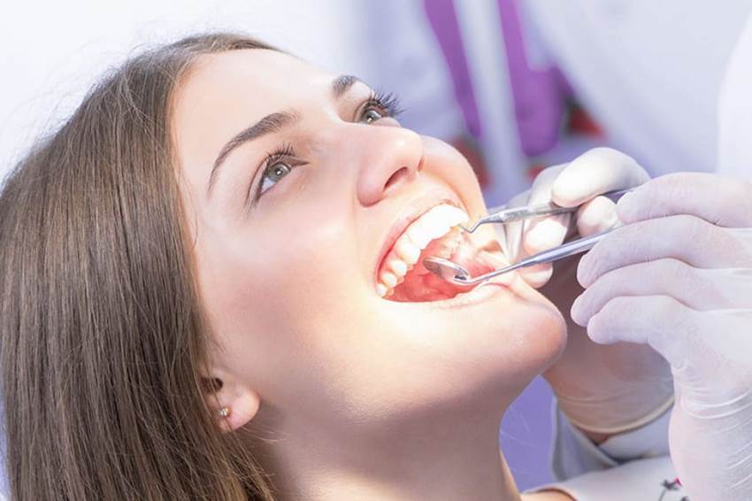Помощь стоматолога в случае сильного кровотечения после удаления зуба