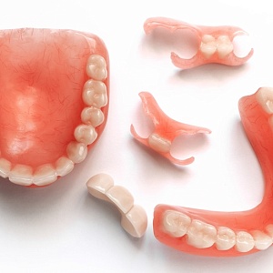Слетает зубной протез: причины выпадения и методы решения — ROOTT