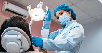 Чем отличается зубной врач от стоматолога: нюансы специализации