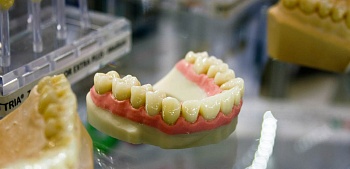 Льготы на протезирование зубов: кому положены и как их получить